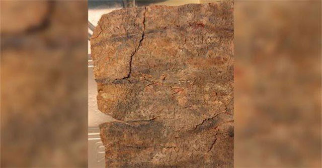 Giải mã thông điệp bí ẩn trên phiến đá cổ 1.500 tuổi