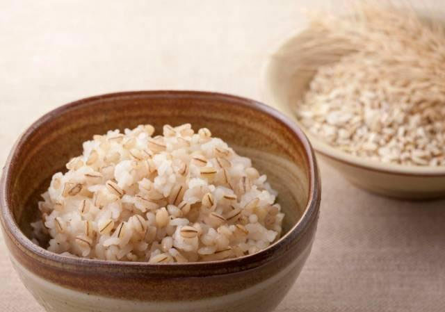 Các nguồn chính của đường là gạo, mì ống, đường, mật ong, nước trái cây, trái cây,... 