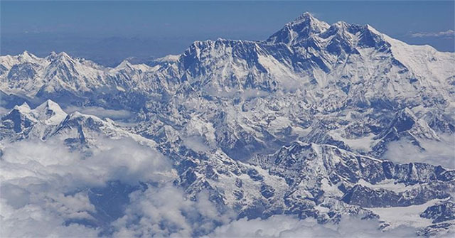 Nepal đo lại độ cao của Everest, thách thức con số 170 năm qua