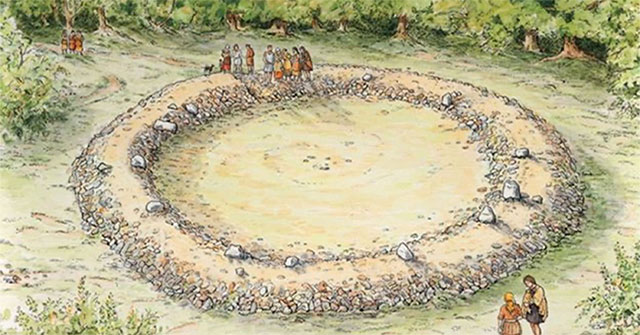 Phát hiện vòng tròn đá 4.500 năm tuổi trong rừng