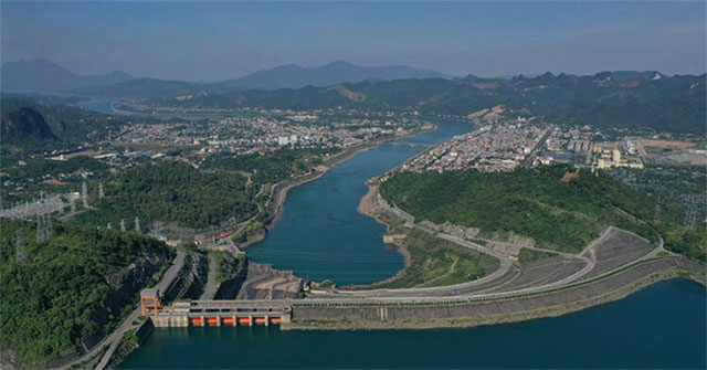 "Chinh phục" sông Đà xây Thủy điện Hòa Bình