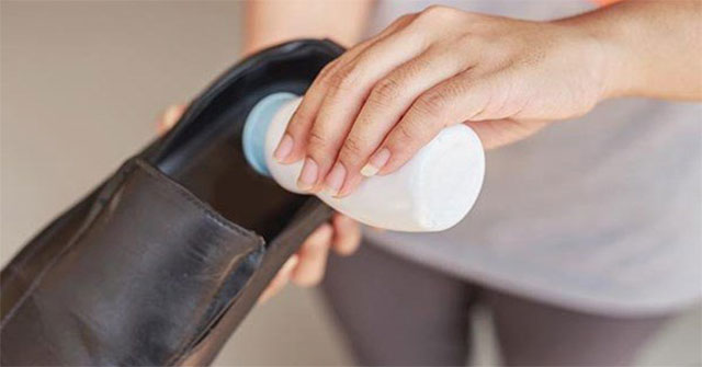 Các cách đơn giản loại bỏ mùi hôi của giầy