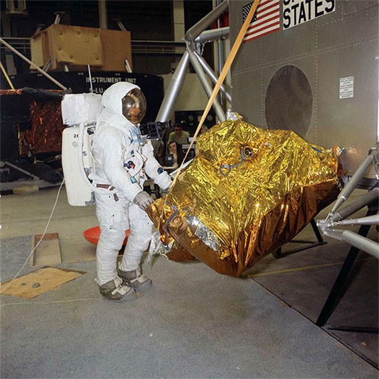 Armstrong đang tập luyện cho nhiệm vụ Apollo 11.