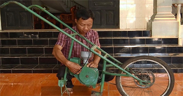 Sáng chế thành công máy gieo hạt, bón phân phục vụ sản xuất hiệu quả