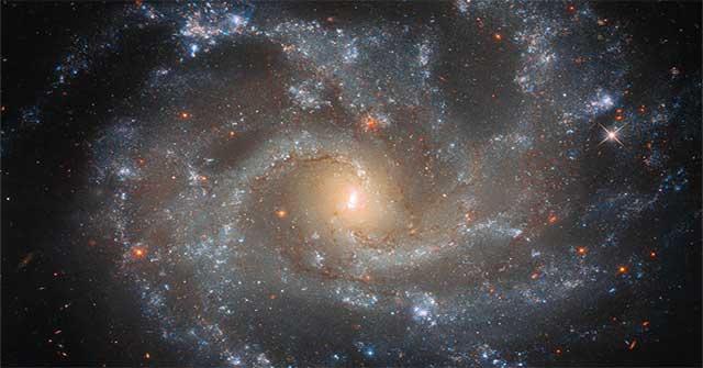 Ảnh chụp thiên hà cách Trái đất 140 triệu năm ánh sáng