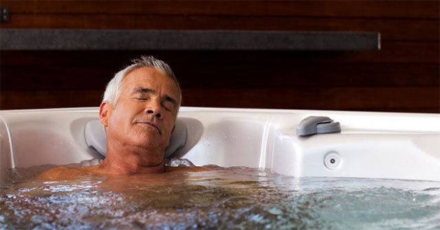 Tắm nước nóng khi trời lạnh có thể gây vô sinh, giết tinh trùng và lý giải của chuyên gia