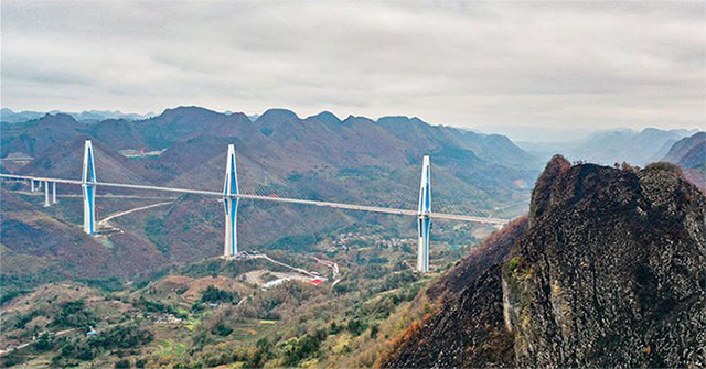 Trung Quốc thông xe cầu dây văng có tháp bê tông cao nhất thế giới