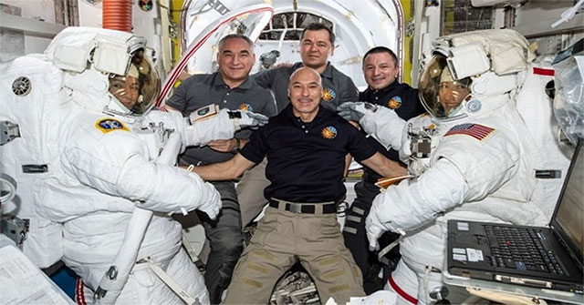 Các phi hành gia đón năm mới 2020 trong không gian