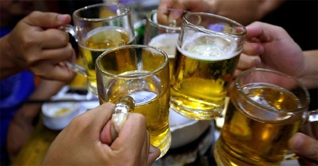 Uống rượu hay bia độc hơn?