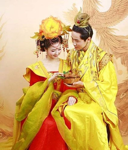 Mỹ nhân nào được chọn "qua đêm" với vua đều phải kiểm tra sức khỏe, thân thể gắt gao.