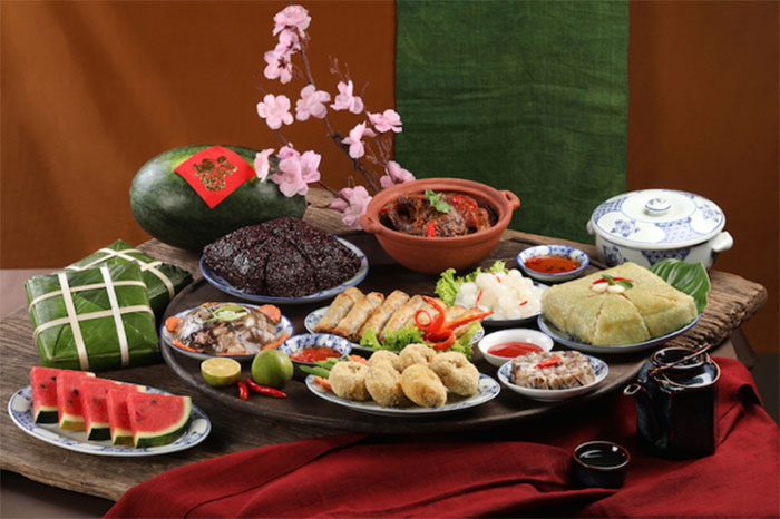 Tết miền Bắc không thể thiếu bánh chưng, gà luộc, thịt đông.