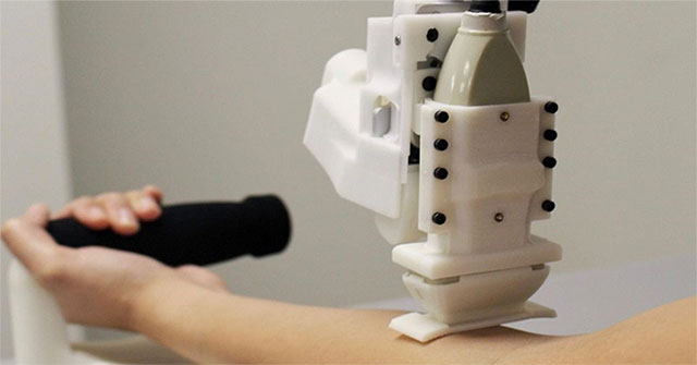 Chế tạo thành công robot lấy máu bệnh nhân tự động