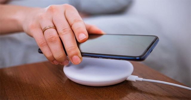Tại sao sạc không dây bao năm vẫn chậm? Tại sao sạc không dây bao năm vẫn chậm?