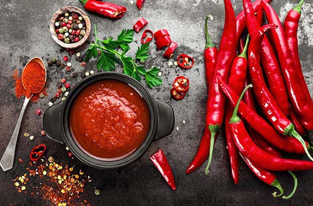 Ớt có khả năng thúc đẩy tuần hoàn máu, có tác dụng xua tan hàn khí làm ấm cơ thể.