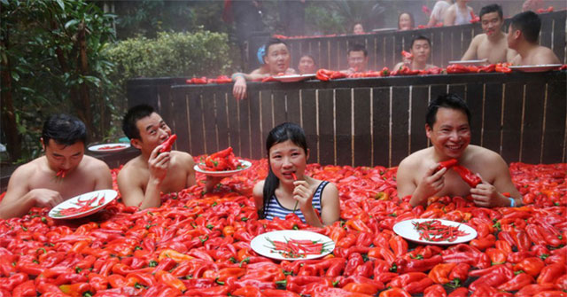 Các tín đồ ăn cay có lẽ sẽ thích thú khi biết có 8 lợi ích của việc này