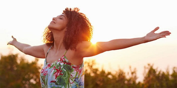 Hãy dành thời gian cho những thú vui để bạn không nghĩ đến những điều tiêu cực nữa.