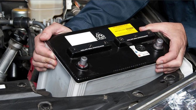 Pin Lithium-ion trên ôtô điện có kích thước lớn cùng hệ thống tản nhiệt cồng kềnh. (Ảnh: Power Electronics).