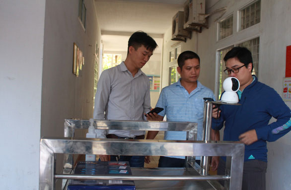 Thân robot đơn giản với thép chống gỉ tiện cho việc khử trùng và chịu được tải trọng lớn