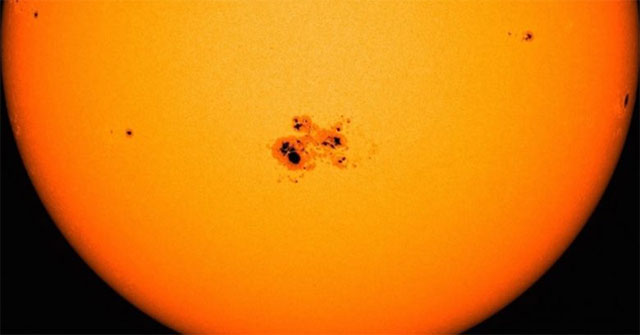 Cách quan sát vết đen Mặt trời bằng kính viễn vọng