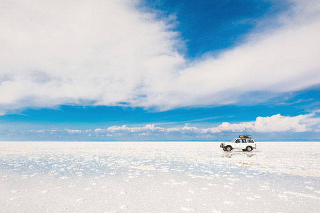 Cánh đồng muối Salar de Uyuni rất lộng lẫy vào lúc hoàng hôn.