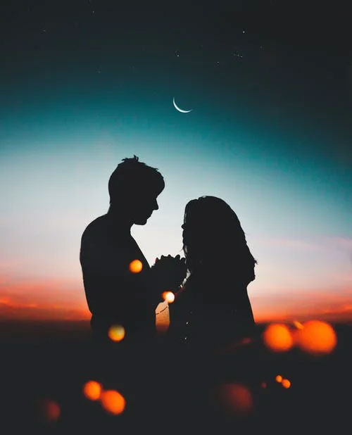 Sẽ hoàn toàn bình thường khi bạn vẫn quan tâm đến người yêu cũ trong nhiều năm sau