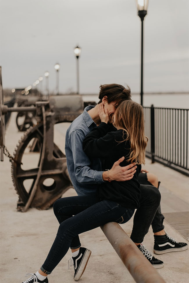 Tình đầu cho bạn những kinh nghiệm yêu thương đầu tiên dù cho khi ấy cảm xúc của bạn còn non nớt.