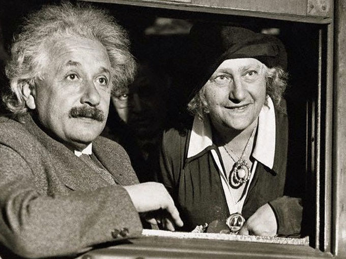 Einstein đã ngoại tình với em họ của mình, bà Elsa Löwenthal.