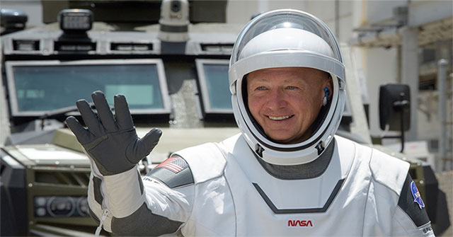 Chi tiết bộ quần áo đặc biệt của phi hành gia vừa lên trạm ISS