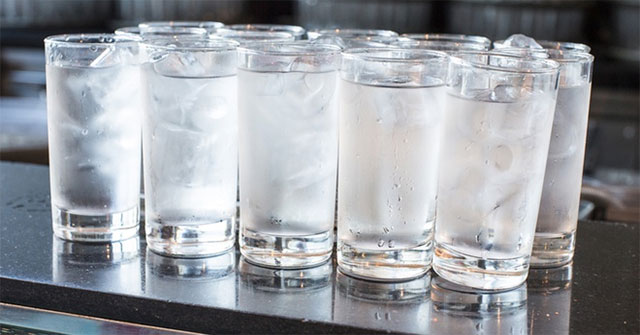 Uống nước đá có thực sự chữa khỏi viêm họng?
