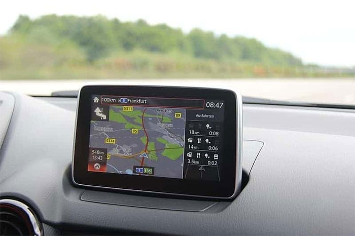 GPS được sử dụng rất nhiều trên hệ thống định vị xe hơi và lĩnh vực viễn thông, quân sự.