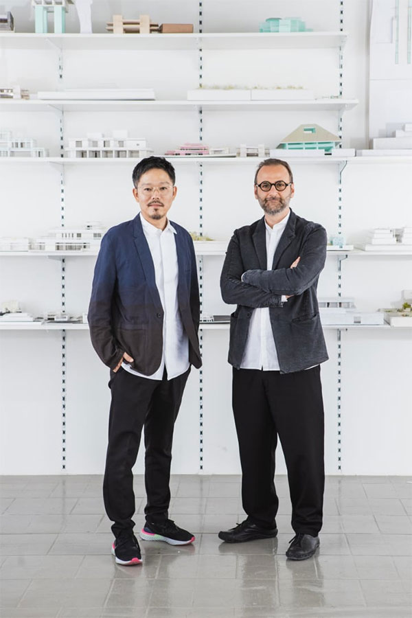 Kiến trúc sư  Kenichi Teramoto và Wael Al Awar.