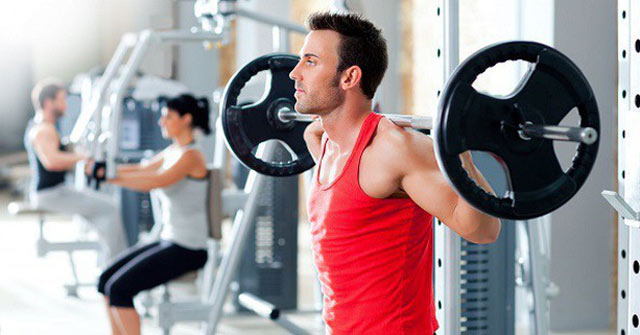 Squat không chỉ làm tăng sức mạnh, mà còn tăng độ chắc khỏe của xương