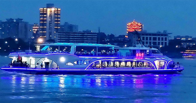 Trung Quốc “trình làng” tàu chở khách chạy bằng điện lớn nhất