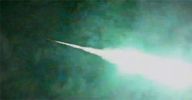 Thiên thạch nổ phát sáng trên bầu trời Nhật Bản