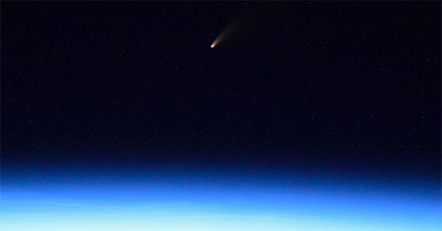 Ảnh chụp sao chổi rực sáng tuyệt đẹp từ trạm vũ trụ
