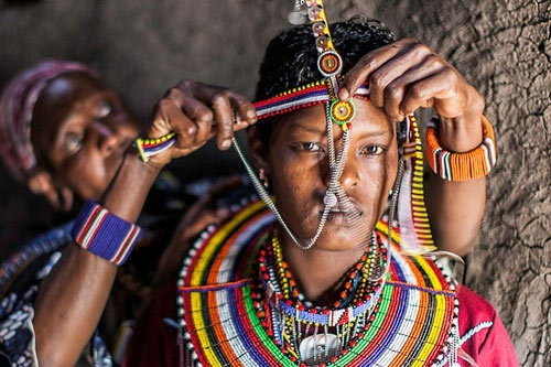 Ở Kenya, lễ cưới của người Massai có phần kỳ quặc