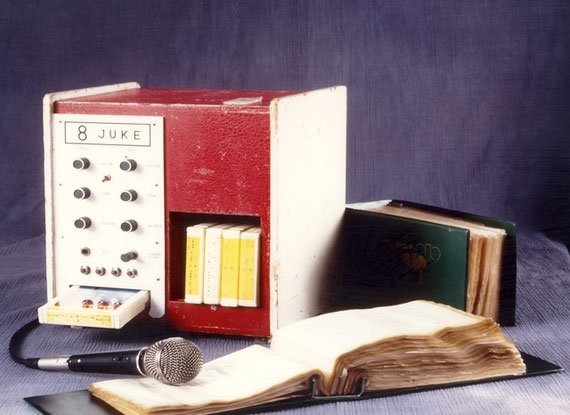 Juke 8 là chiếc máy karaoke đầu tiên ra đời vào năm 1971