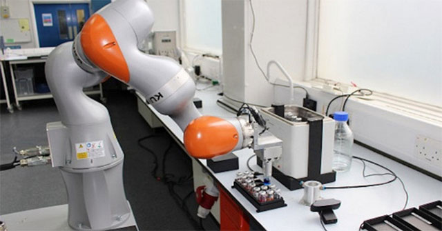 “Nhà khoa học robot” năng suất làm việc gấp 1000 lần con người
