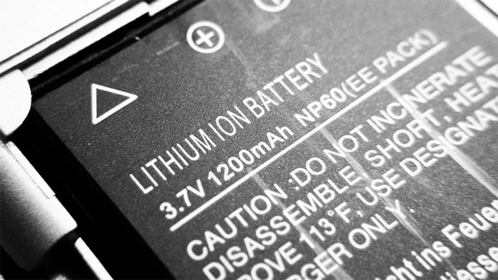Tuổi thọ pin lithium-polymer cũng sẽ ngắn hơn và công suất sẽ giảm dần theo thời gian.