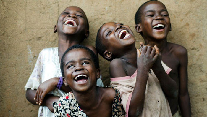 Dịch cười ở Tanganyika lây lan với tốc độ chóng mặt khiến hơn 1.000 người bị ảnh hưởng