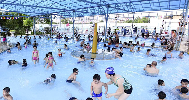 Không phải chất tẩy rửa ở hồ bơi có thể diệt mọi vi khuẩn, điển hình là với vi khuẩn Cryptosporidium.