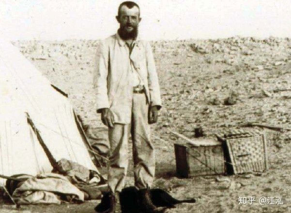 Ernst Stromer tại sa mạc Bắc Phi.
