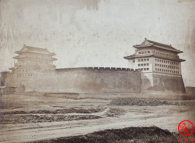 Ủng thành, An Định Môn, nội thành Bắc Kinh vào những năm 1860.