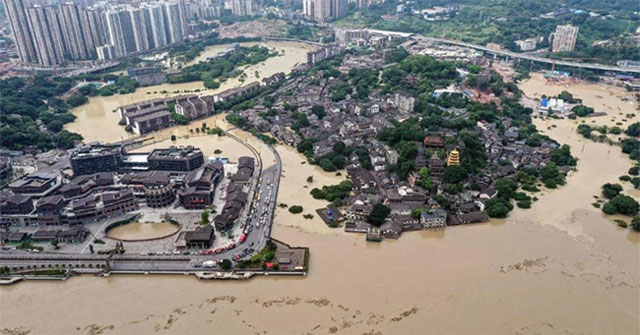 Nước cuồn cuộn đổ về đập Tam Hiệp, Trung Quốc oằn mình chống lũ