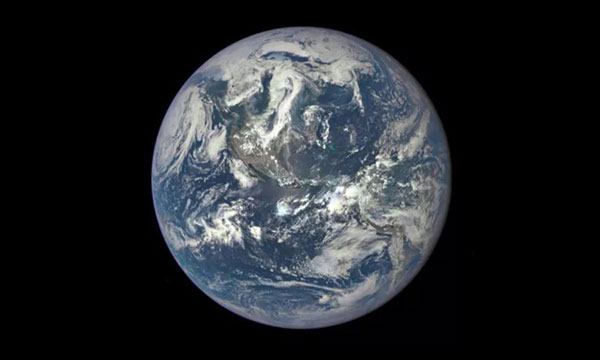 Trái Đất nhìn từ Vệ tinh Quan sát Khí hậu Deep Space
