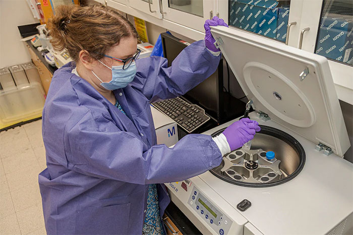 Nghiên cứu virus Covid-19 trong phòng thí nghiệm của Viện nghiên cứu quân đội Walter Reed