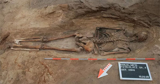 Phát hiện mộ cổ rùng rợn của một "xác sống" 400 năm tuổi