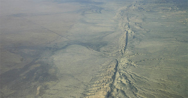 Sự thật gây sốc: Vỏ Trái đất bị trượt bên dưới tiểu bang của Mỹ