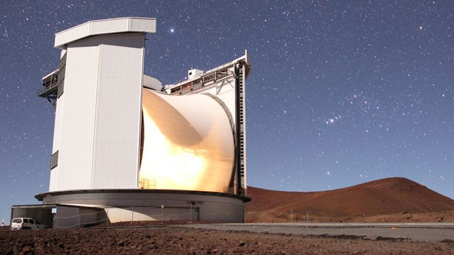 Kính viễn vọng James Clerk Maxwell (JCMT), đặt gần đỉnh Mauna Kea ở Hawaii.