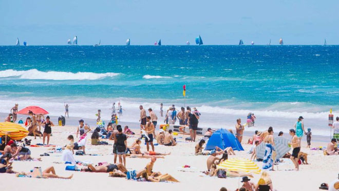 Bãi biển Gold Coast, Australia, nơi xảy ra một vụ tử vong do cá mập tấn công gần đây.